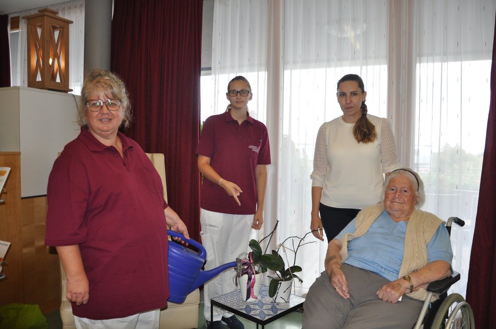v.l.n.r. Tina Göd, Jenniter Vittek, interim. Pflegedirektorin Astrid Günes und Hedwig Schönbauer im Bild